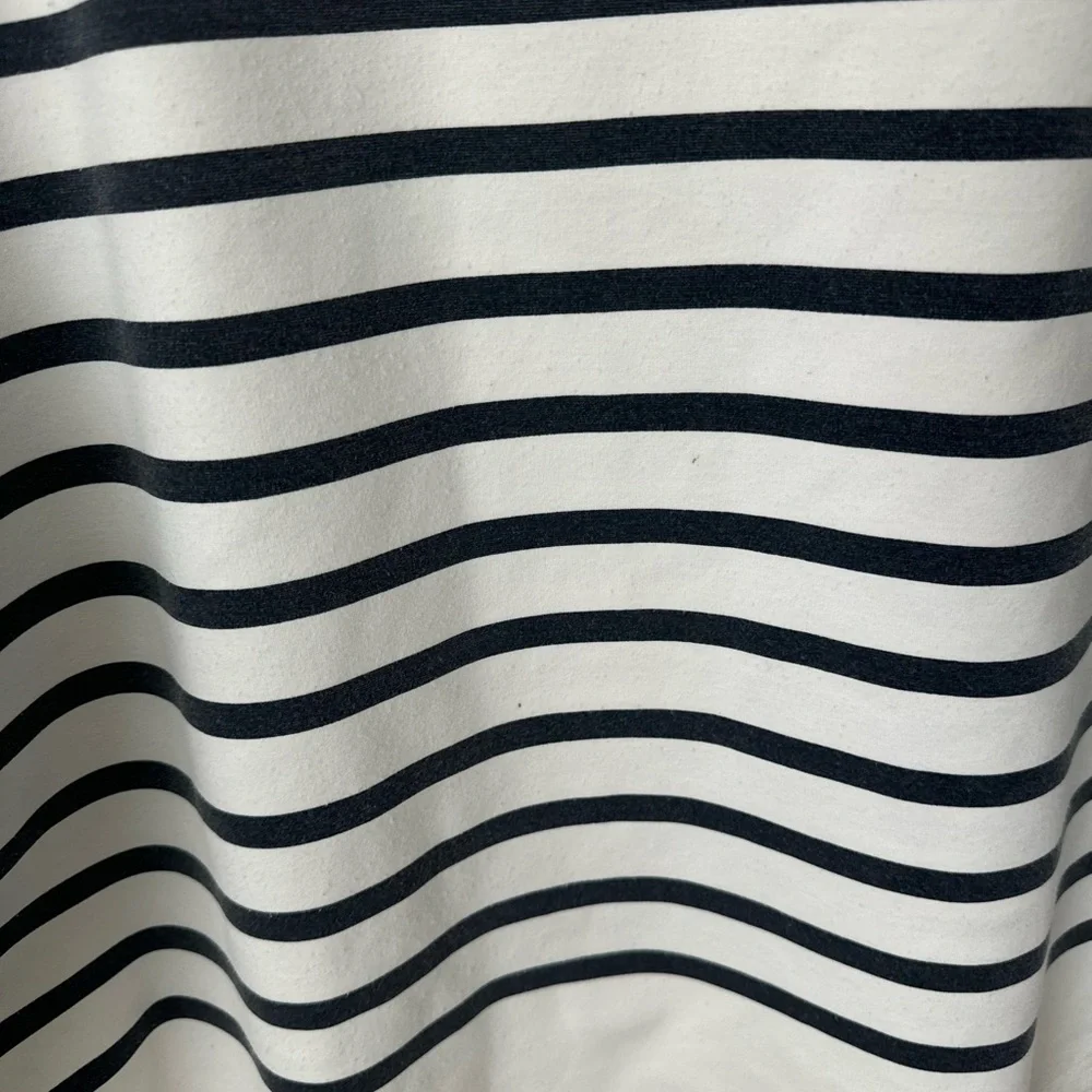 Tuckernuck Pomander Place Striped
Evie Swing Sweatshirt - One Size - Picture 11 of 15